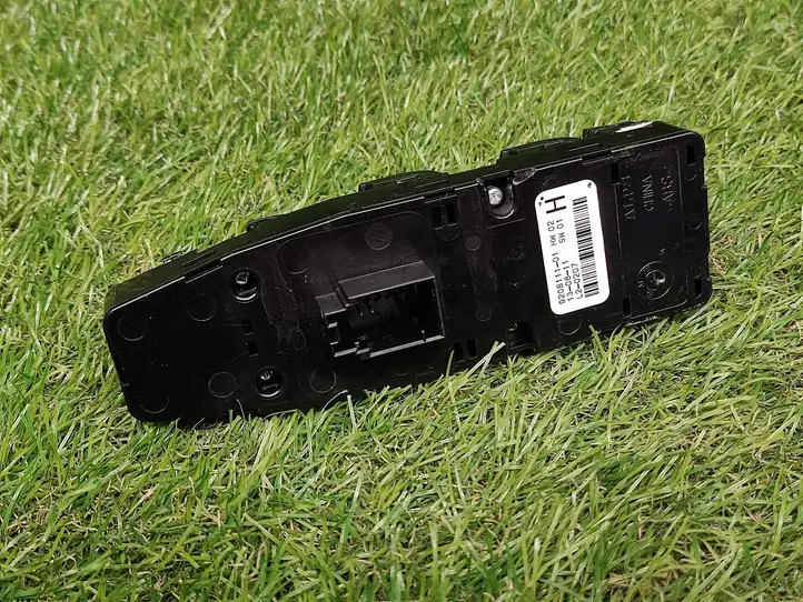 BMW 3 F30 F35 F31 (2012 - 2018) 9208111 Блок кнопок стеклоподъемников — фото 4