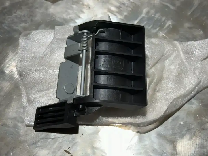 Suzuki Grand Vitara I (1998 - 2005) 8285065D005PK Ручка крышки багажника — фото 2