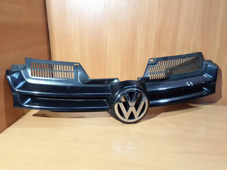 Volkswagen Golf V (2003 - 2009) 1K0853651A Верхняя решетка радиатора — фото 1