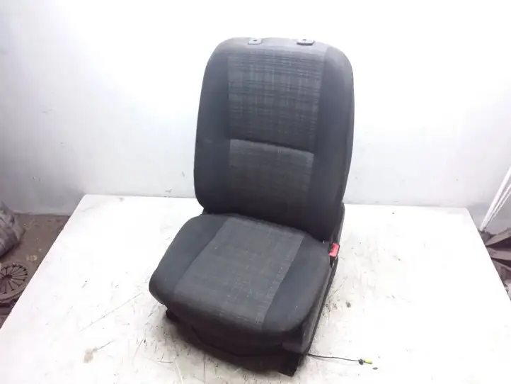 Volkswagen Crafter (2006 - 2016) A9069100101 Переднее сиденье водителя — фото 1