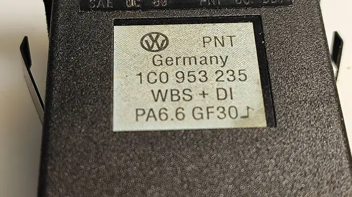 Volkswagen New Beetle (1997 - 2005) 1C0953235 Включатель аварийных фонарей — фото 3