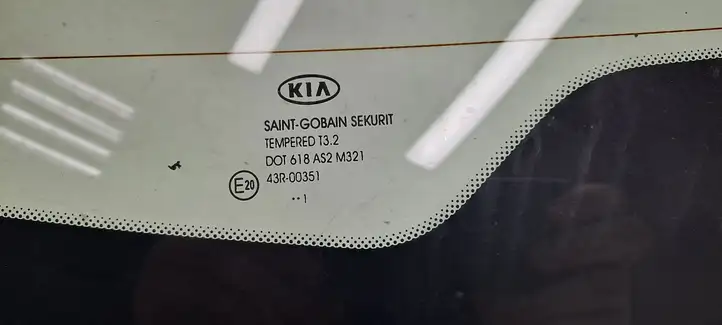 Kia Sportage (2014 - 2016) Стекло двери багажника — фото 2
