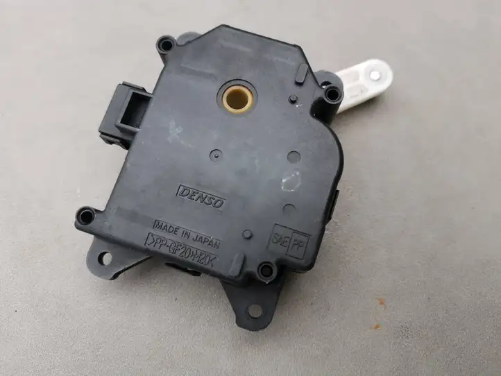 Toyota Avensis T250 (2003 - 2006) 0637008680 Двигатель задвижки потока воздуха — фото 3