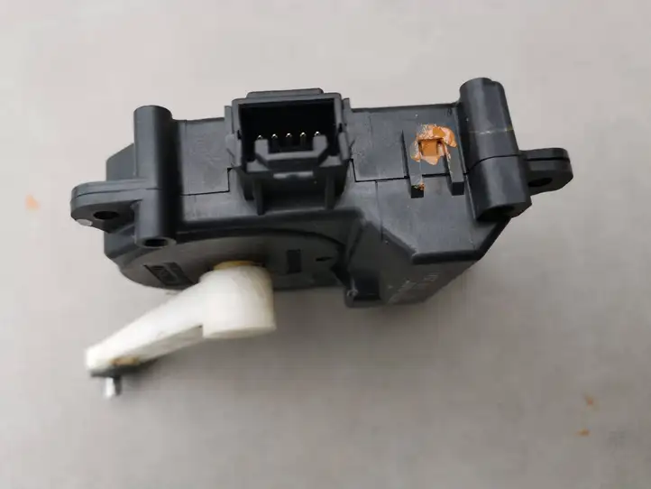 Toyota Avensis T250 (2003 - 2006) 0637008680 Двигатель задвижки потока воздуха — фото 4
