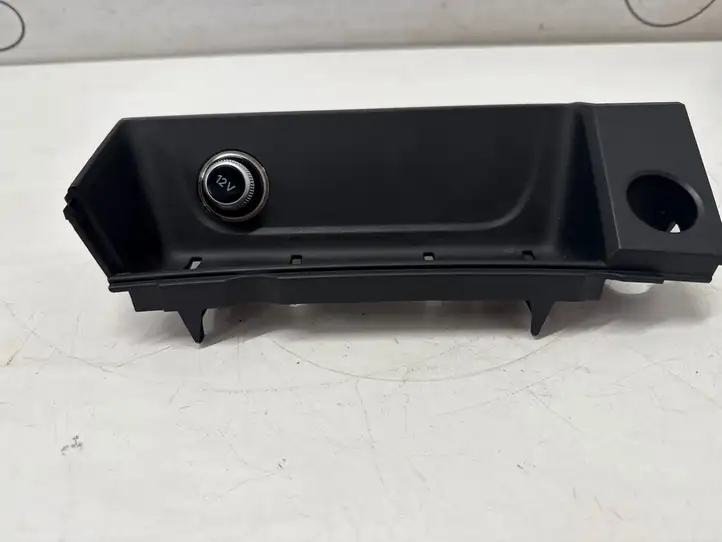 Audi A4 S4 B9 (2015 - 2019) 8W2864131 Накладка прикуривателя — фото 2
