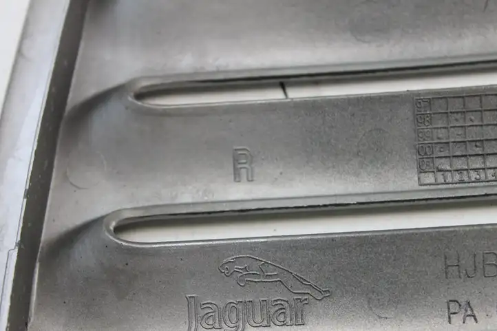 Jaguar XK8 - XKR (1996 - 2004) HJB6370AA Вентиляционная решетка кузова — фото 2