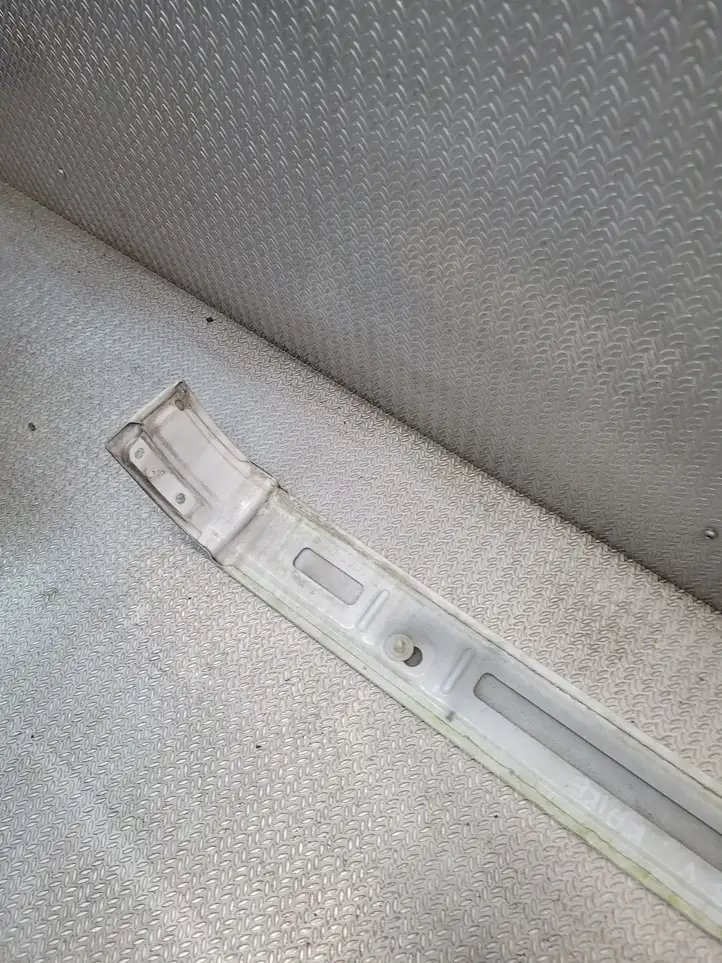 Mercedes-Benz Vito W447 (2014 - ) A4476900270 Отделка нижней направляющей раздвижной двери — фото 7
