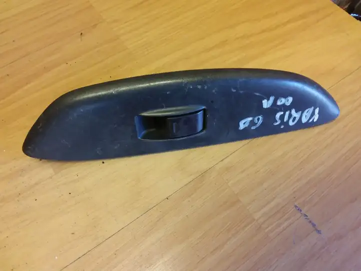 Toyota Yaris (1999 - 2003) Кнопка стеклоподъемников — фото 1