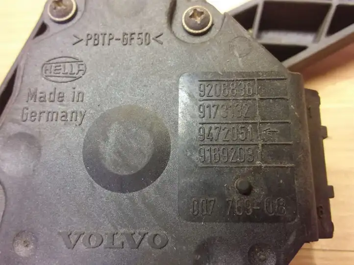 Volvo V70 (2000 - 2004) 9206836 Педаль акселератора — фото 3