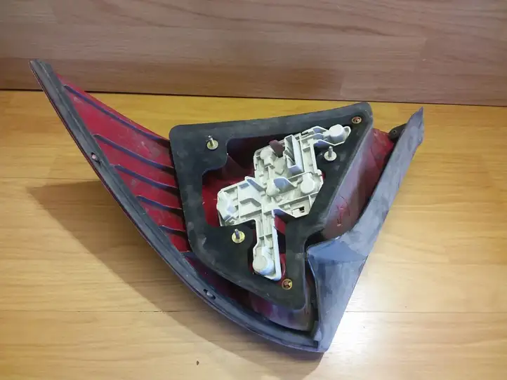 Ford Mondeo Mk III (2000 - 2007) 1S7113405A Задний фонарь в кузове — фото 2
