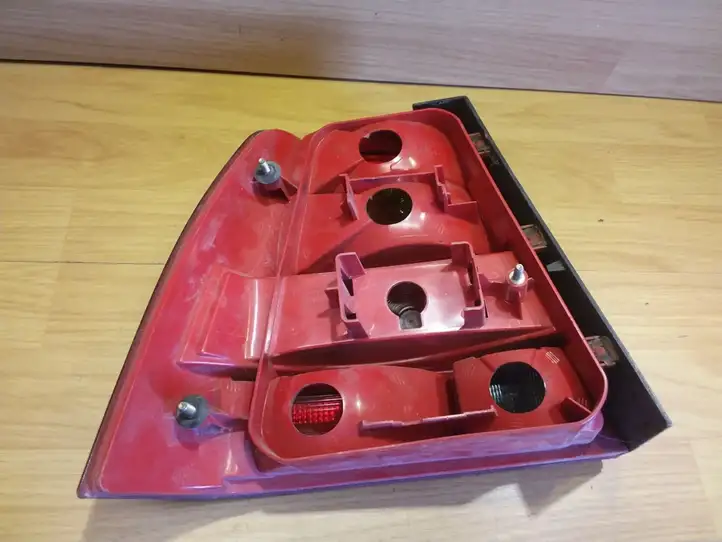Volkswagen Bora (1998 - 2005) 963674 Задний фонарь в кузове — фото 2