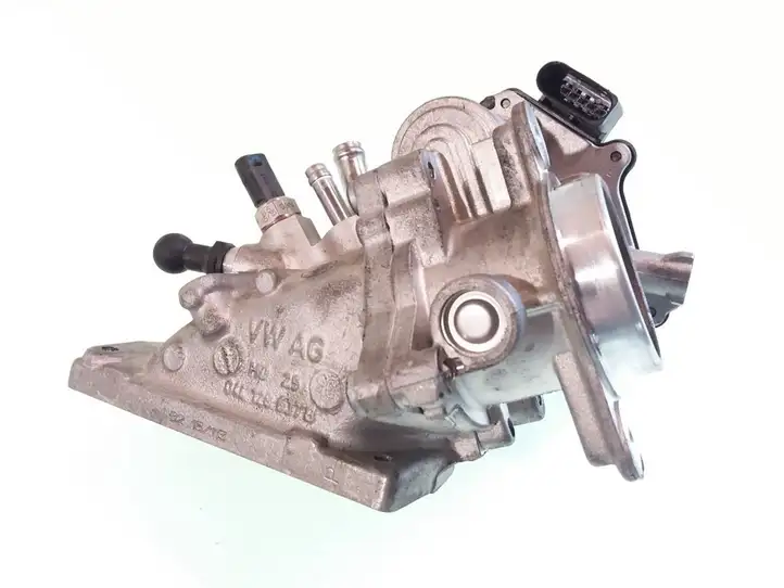 Seat Leon (5F) (2012 - 2019) 04L128063P Электрозадвижка двигателя — фото 2