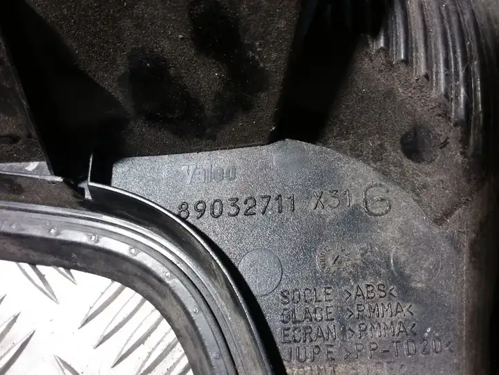 Citroen C5 (2004 - 2008) 89032711 Задний фонарь в крышке багажника — фото 2