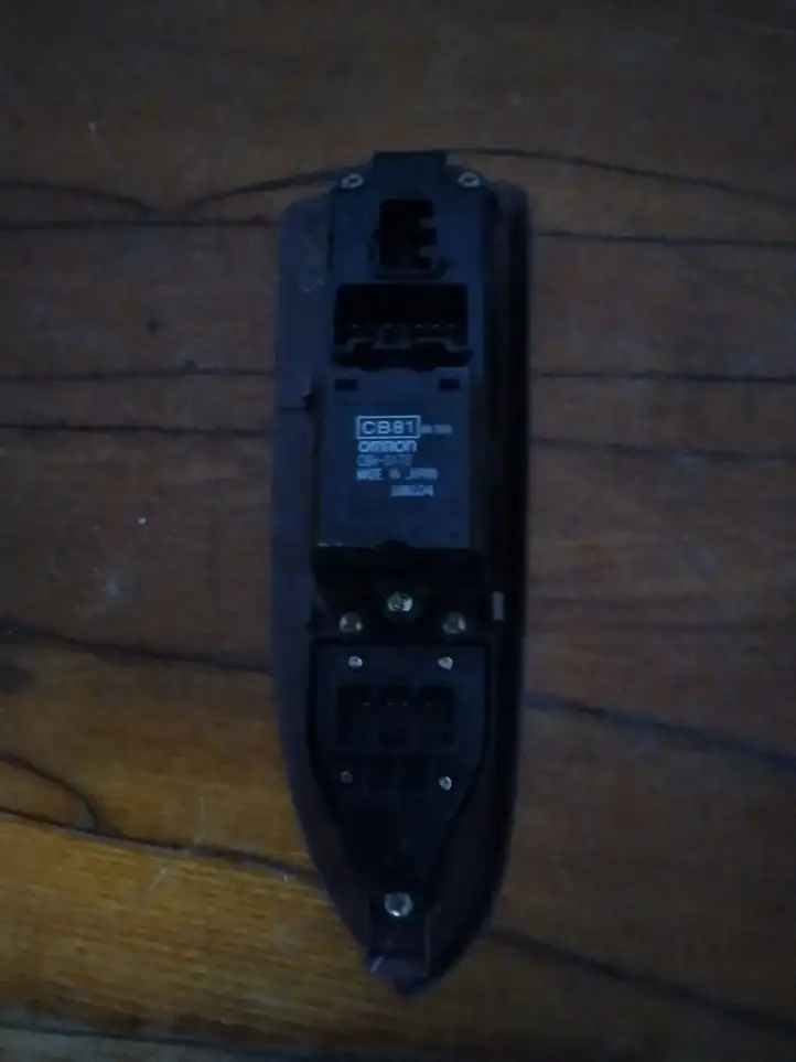 Mazda Premacy (1999 - 2005) C8HD172 Кнопка стеклоподъемников — фото 4
