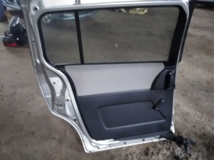 Mazda 5 (2005 - 2010) Боковая раздвижная дверь — фото 2
