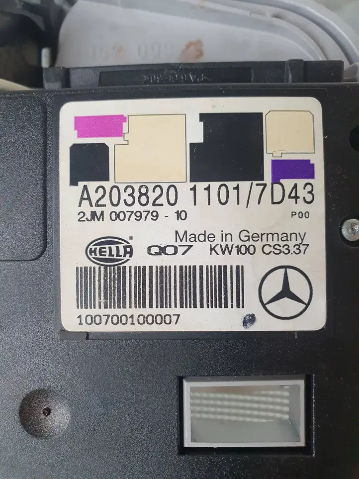 Mercedes-Benz C W203 (2000 - 2007) A2038201101 Передняя подсветка — фото 2