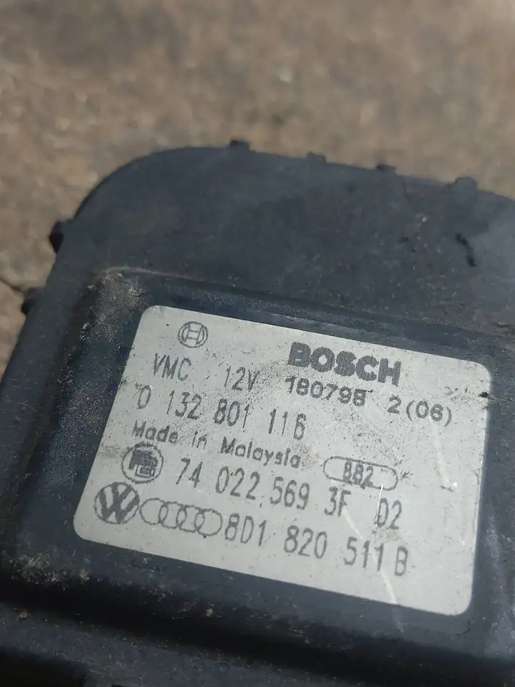 Volkswagen PASSAT B5.5 (2001 - 2005) 8D1820511B Двигатель задвижки потока воздуха — фото 2