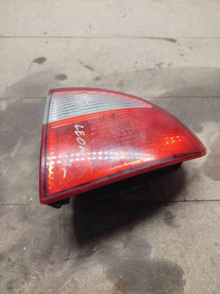 Seat Leon (1M) (1998 - 2006) 1M6945112 Задний фонарь в кузове — фото 1