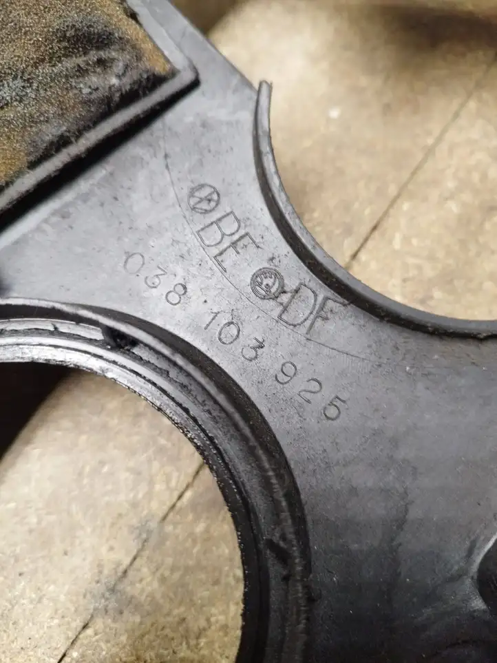 Volkswagen PASSAT B5.5 (2001 - 2005) 038103925 Крышка двигателя декоративная — фото 2