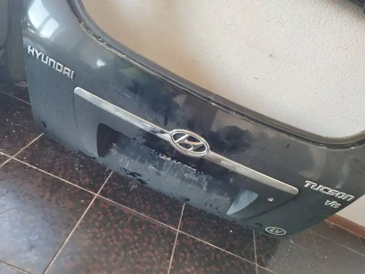 Hyundai Tucson JM (2004 - 2009) Крышка багажника — фото 3