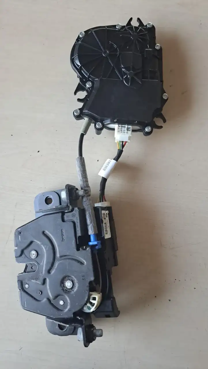 BMW X3 F25 (2010 - 2017) 5124724957803 Замок крышки багажника — фото 1