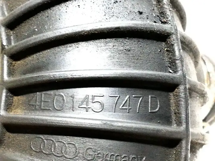 Audi A8 S8 D3 4E (2005 - 2007) 4E0145747D Трубка подачи воздуха — фото 2