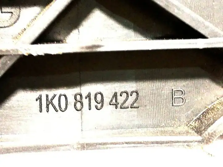 Volkswagen Golf V (2003 - 2009) 1K0819422 Крышка микрофильтра воздуха — фото 2