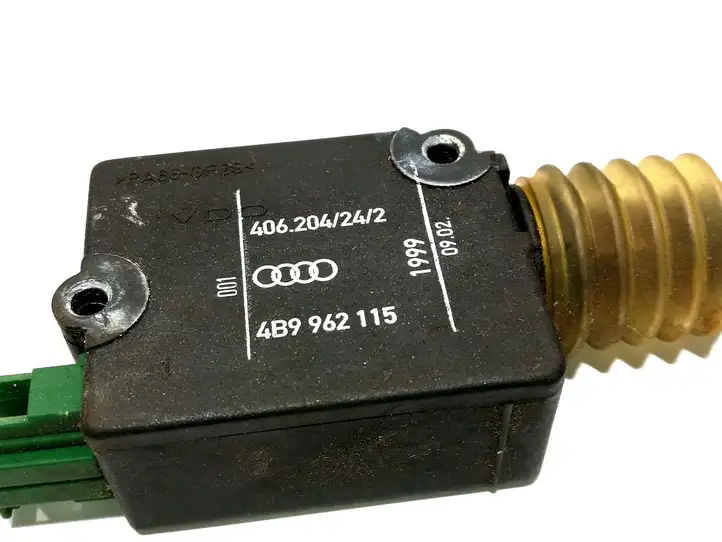 Audi A6 S6 C5 4B (1997 - 2001) 4B9962115 Актуатор замка задней двери — фото 2