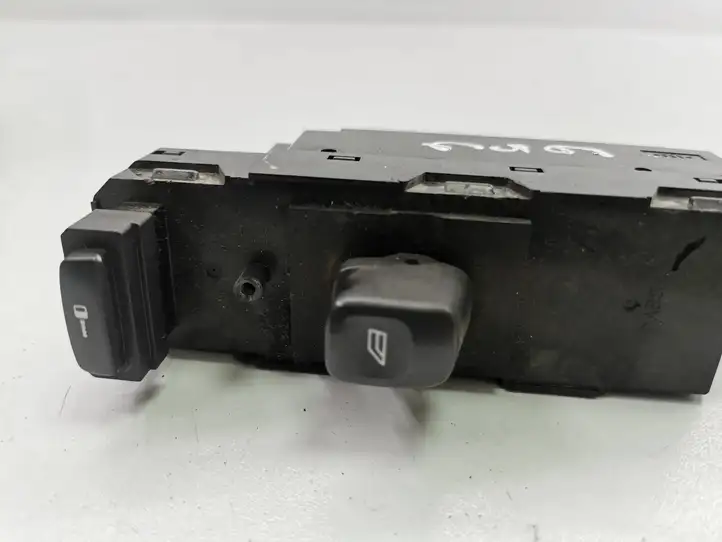 Volvo S60 (2000 - 2004) 8682950 Кнопка стеклоподъемников — фото 3