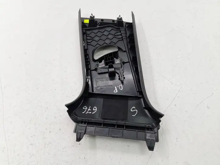 Audi A3/S3 8Y (2020 - ) 8Y4867244 Верхняя обшивка стойки B — фото 7