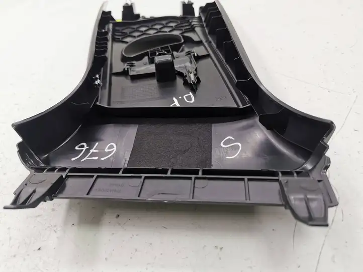 Audi A3/S3 8Y (2020 - ) 8Y4867244 Верхняя обшивка стойки B — фото 10