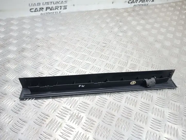 Mercedes-Benz C W204 (2007 - 2014) A2046860136 Внутренняя отделка переднего порога — фото 3