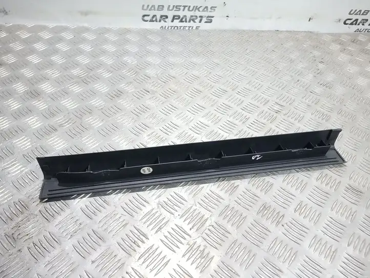 Mercedes-Benz C W204 (2007 - 2014) A2046860036 Внутренняя отделка переднего порога — фото 3