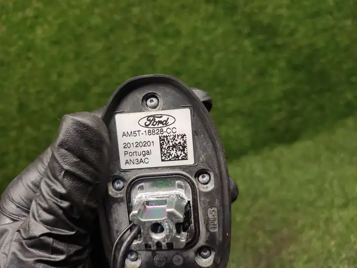Ford Focus (2011 - 2015) AM5T18828CC GPS антенна — фото 2