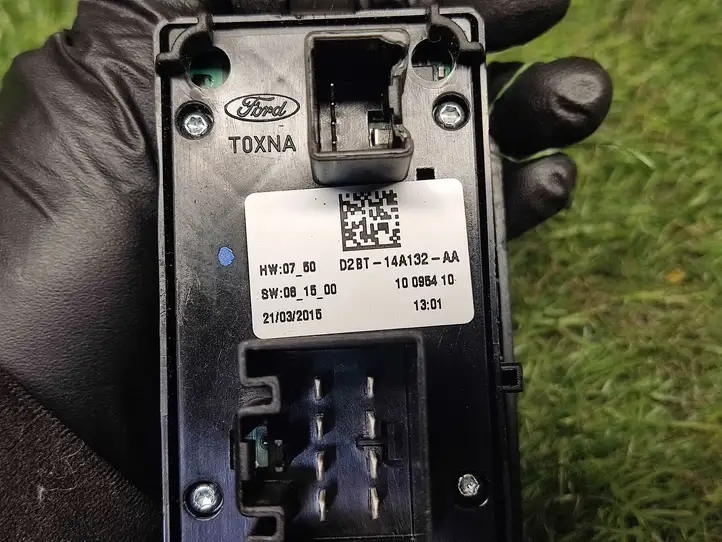 Ford Fiesta (2013 - 2017) D2BT14A132AA Кнопка стеклоподъемников — фото 2