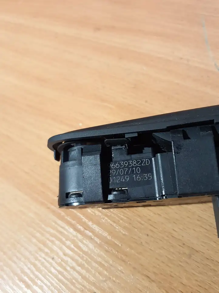 Citroen C4 I Picasso (2006 - 2013) 96639382ZD Блок кнопок стеклоподъемников — фото 3