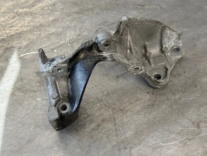 Nissan Qashqai (2010 - 2013) 147177968R Кронштейн двигателя — фото 1