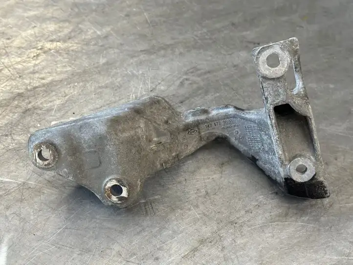 Nissan Qashqai (2010 - 2013) 147177968R Кронштейн двигателя — фото 3