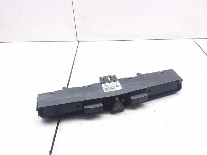 Opel Astra H (2004 - 2009) 13100105 Включатель аварийных фонарей — фото 1