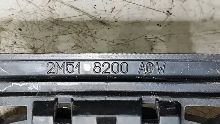 Ford Focus (1998 - 2004) 2M518200AGW Передняя решетка — фото 4