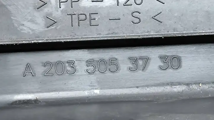 Mercedes-Benz C W203 (2000 - 2007) A2035053730 Дефлектор воздуха — фото 4