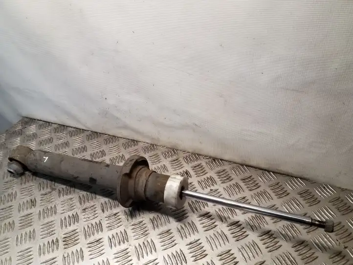 BMW 5 F10 F11    Задний амортизатор с пружиной