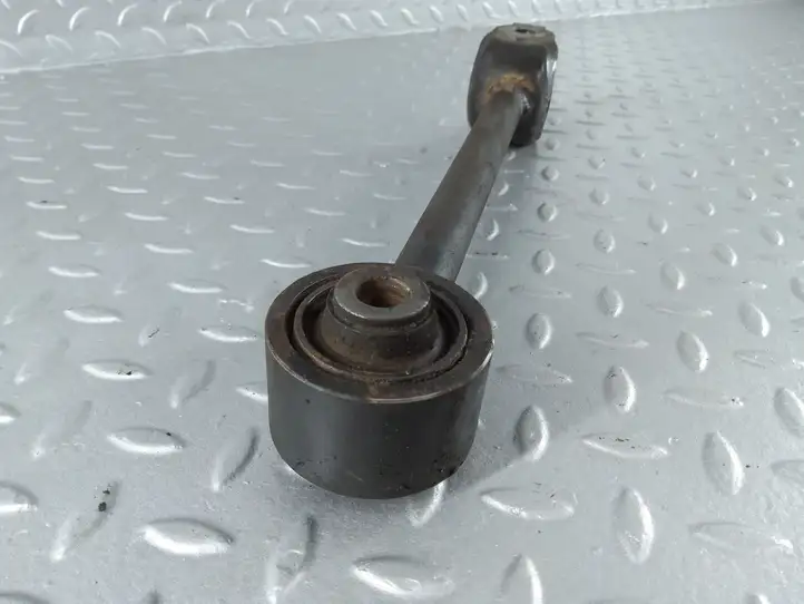 Toyota Camry (2017 - 2020)   Рычаг