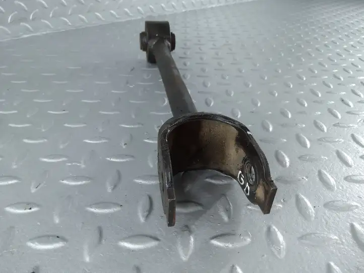 Toyota Camry (2017 - 2020)   Рычаг