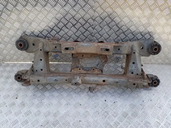 Toyota Avensis T270 (2009 - 2012)   Задняя траверса