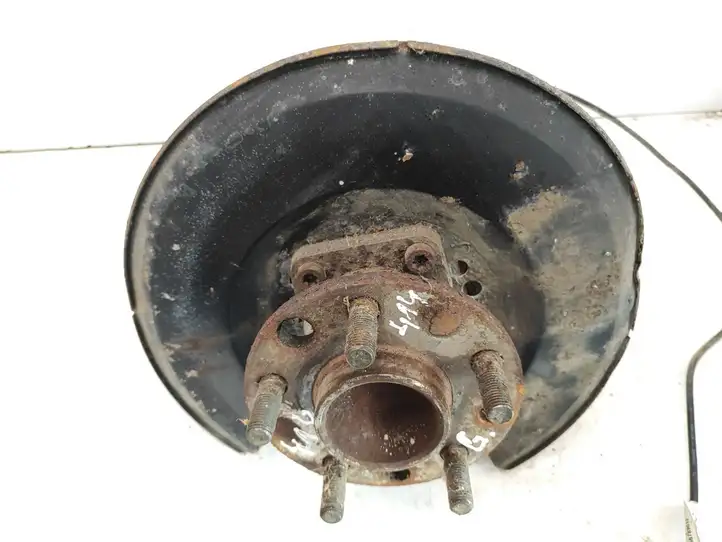 Ford Mondeo Mk III (2000 - 2007)  4S7T2B325BA Задний поворотный кулак (ступица, цапфа)