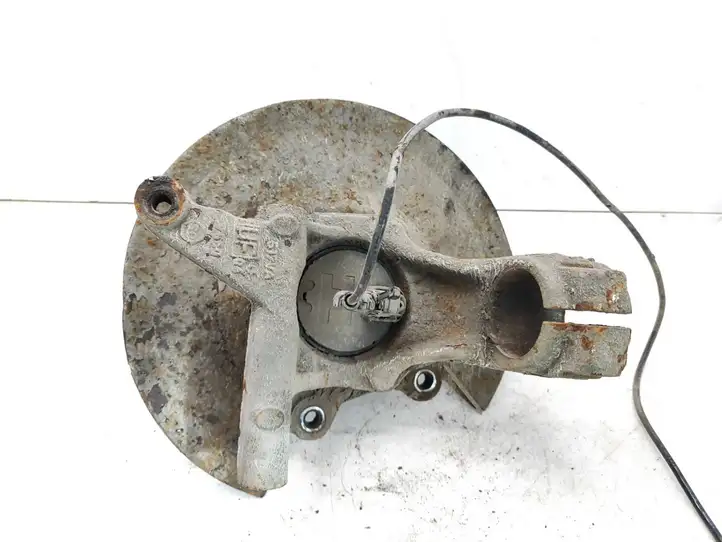 Ford Mondeo Mk III (2000 - 2007)  4S7T2B325BA Задний поворотный кулак (ступица, цапфа)