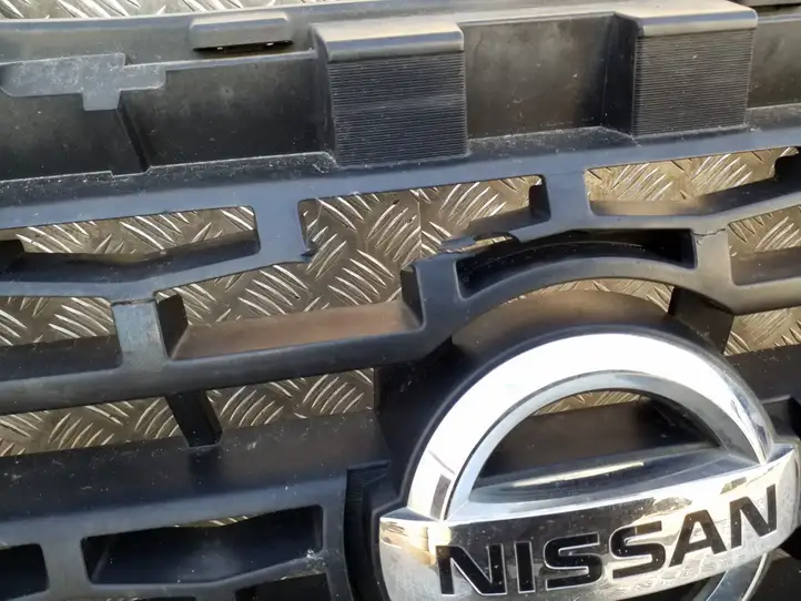 Nissan NV400 (2012 - 2020) 62310BZ50A Верхняя решетка радиатора — фото 3