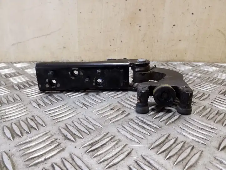 Nissan NV400 (2012 - 2020) 77653050R Средняя направляющая ролика раздвижной двери — фото 2