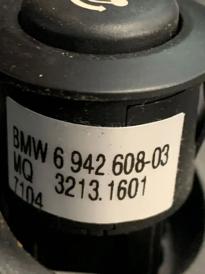 BMW 5 E60 E61 (2004 - 2010) 6942608 Кнопка фаркопа в багажнике — фото 5